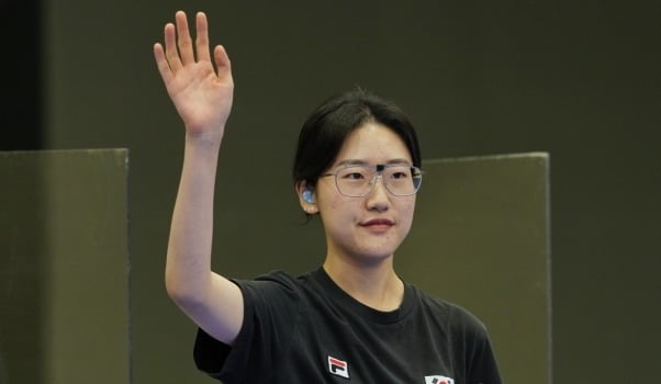 开心小熊 维尼修斯上演帽子戏法 社媒晒出比赛用球