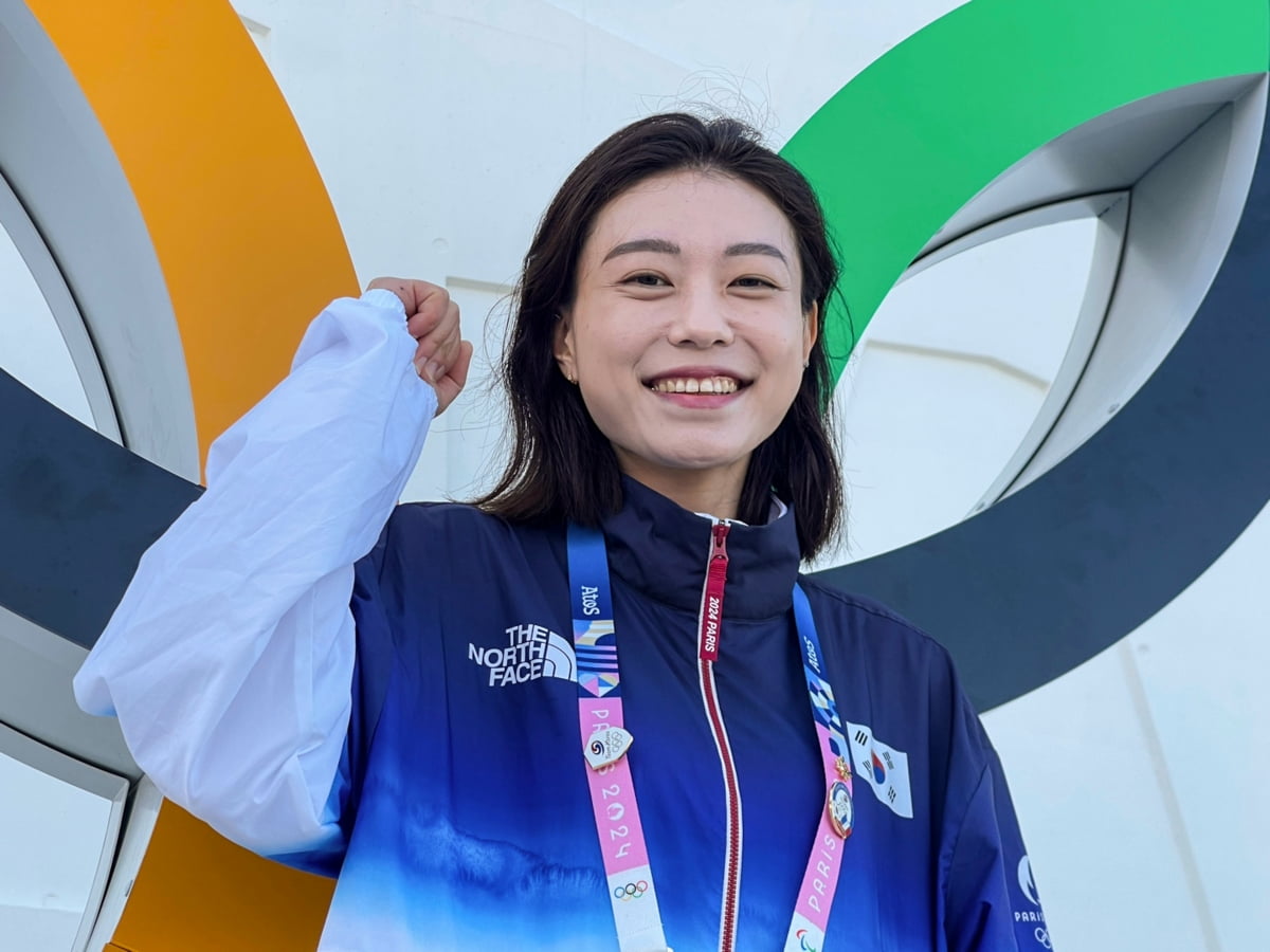 ✅国王官宣签下自由球员杰-克劳德