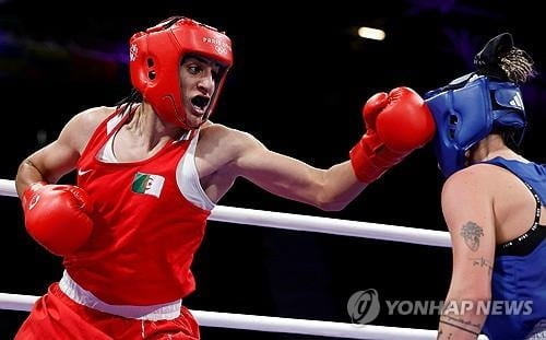 图片报：切尔西、曼联和纽卡对多特中场恩梅加感兴趣