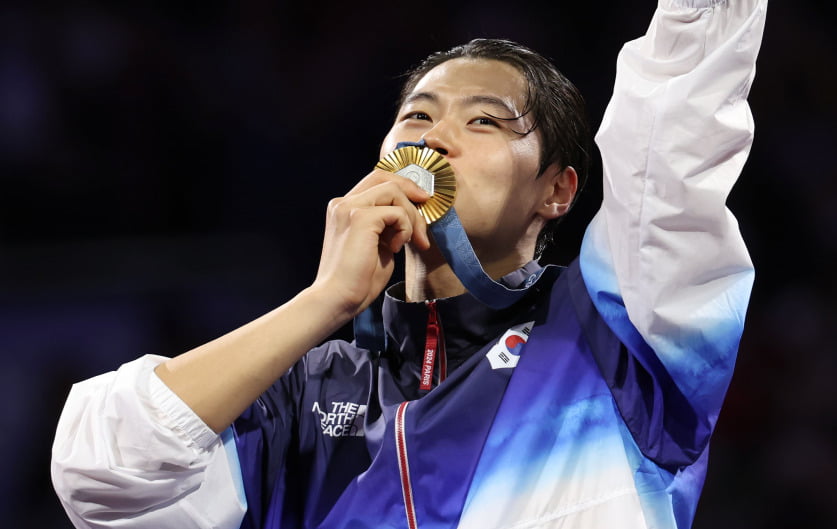 高效！李月汝替补7中4轰全队最高14分 在场正负值+2