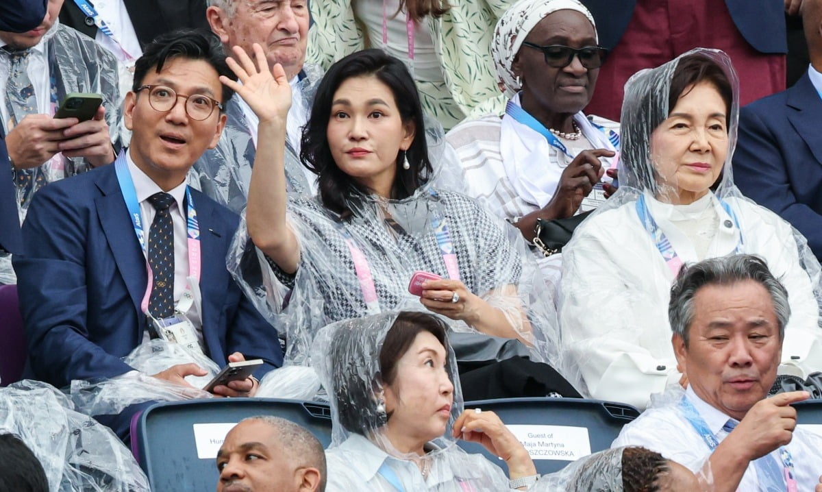 毕巴主帅：即使皇马一个月后领先巴萨7分，西甲冠军也会有悬念