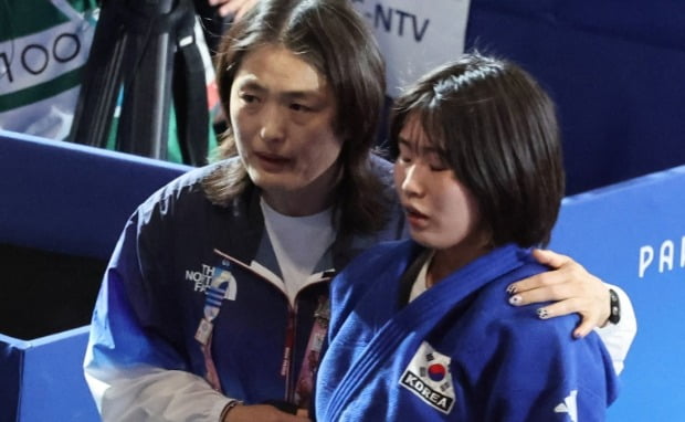大打对攻战！老鹰开局落后10分很快反超，首节38-35领先