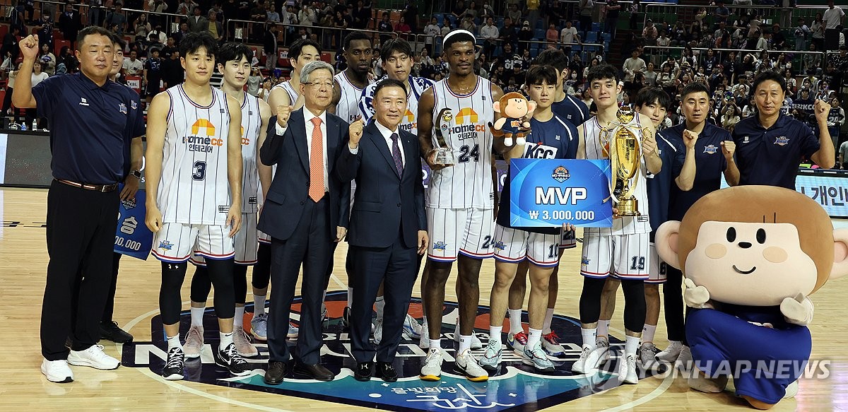 榜眼也干了！萨尔一回合大空位三分&两次错位都没打进
