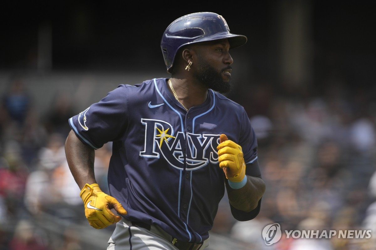 高效！李月汝替补7中4轰全队最高14分 在场正负值+2